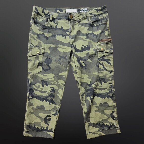 Y2K Camouflage Capri Cargo Pants Size 11 Low Rise Stretch Green Grunge - Picture 1 of 8